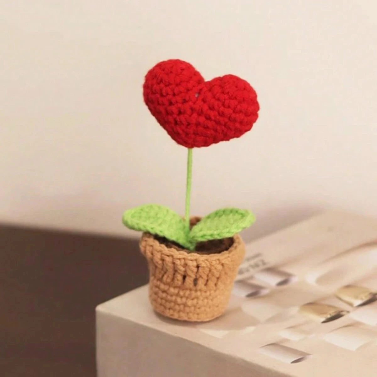 1/2Pcs Handmade Knitted Flower Pot Red Heart Shaped Knit Imitation Potted Plant for Valentine's Day Gifts Home Desktop Decor